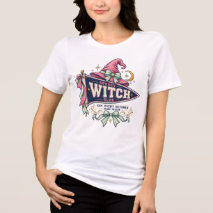 Camiseta Clube da Bruxa Assustadora Estandarte Rosa Chapéu 