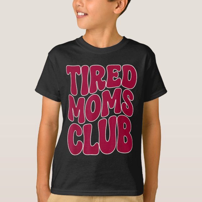 Camiseta Clube das Mães Cansadas - Piada Divertida da Mãe M (Frente)
