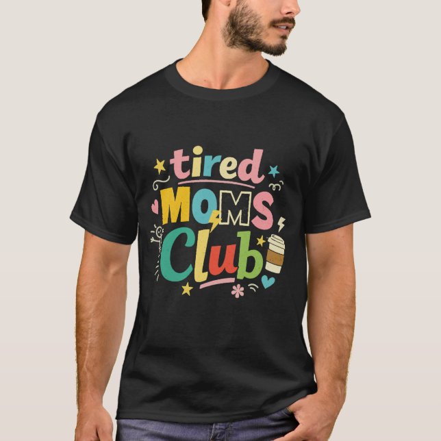 Camiseta Clube de Mães Cansadas Café Humor de Mãe (Frente)
