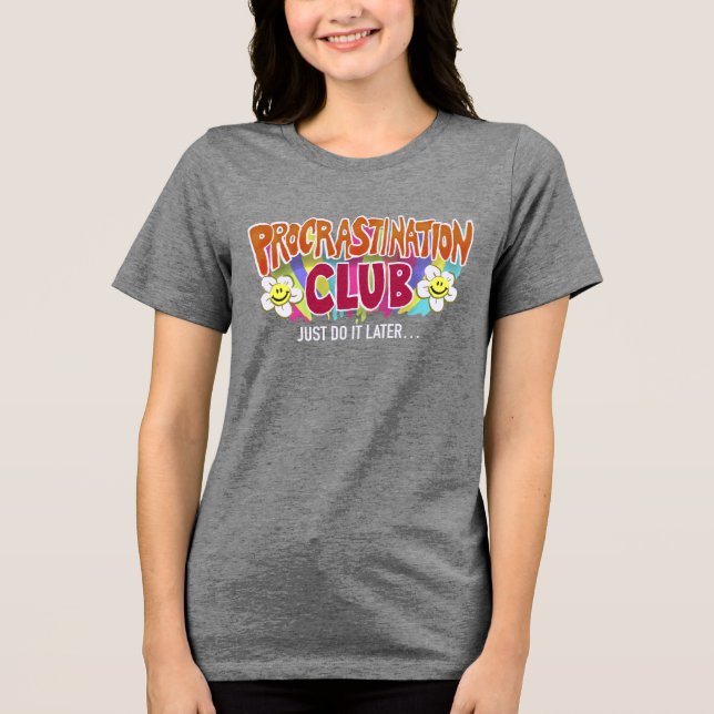Camiseta Clube Divertido de Procrastinação Retro Arco-íris (Frente)