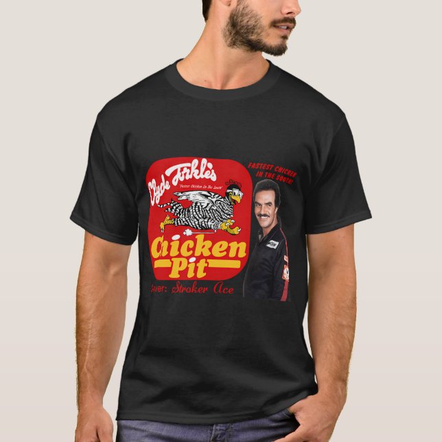 Camiseta Clyde Forkle's Chicken Pit - Ás do Motorista Burt  (Frente)