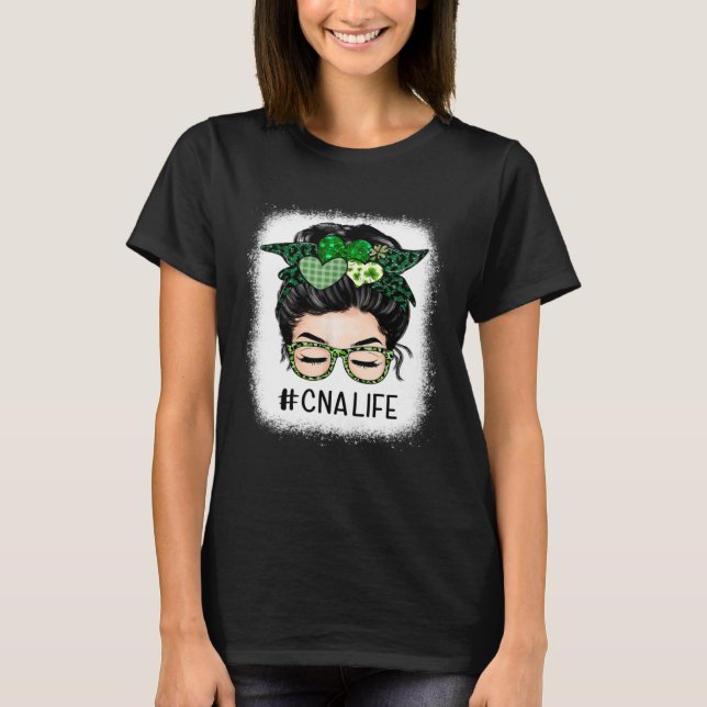 Camiseta CNA Nurse Nursing Assistant Messy Bun St Patrick s (Frente)
