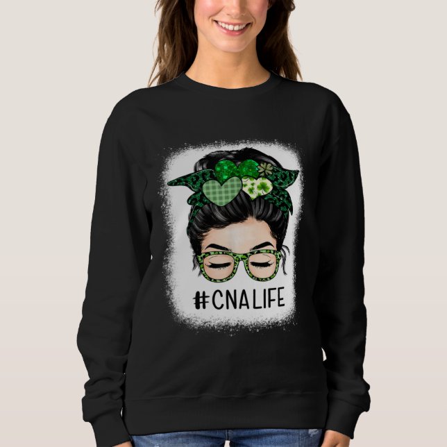 Camiseta CNA Nurse Nursing Assistant Messy Bun St Patrick s (Frente)