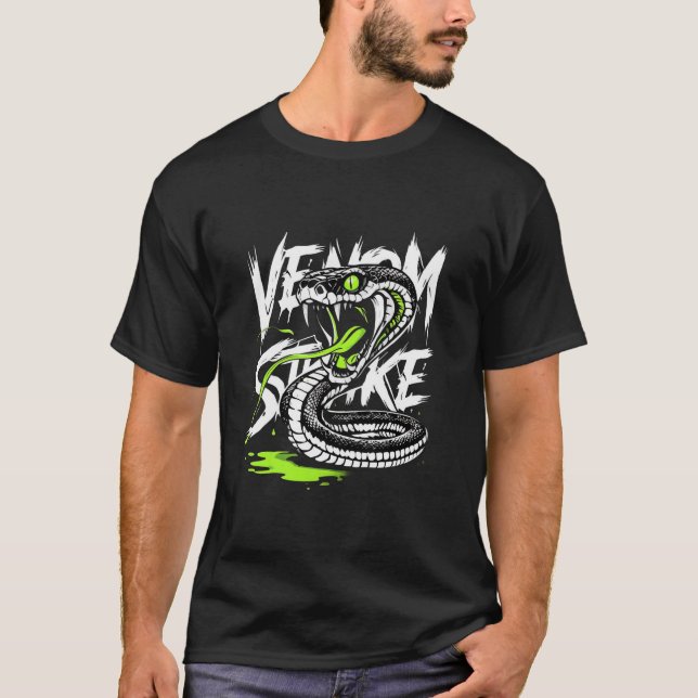 Camiseta Cobra com Cartoon de Texto em Greve de Veneno (Frente)
