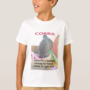 Camiseta Cobra em uma cesta pronta para cuspir fogo