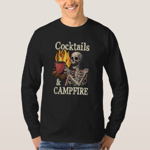 Camiseta Cocktails & Campfire Vintage Camping Skull Summer