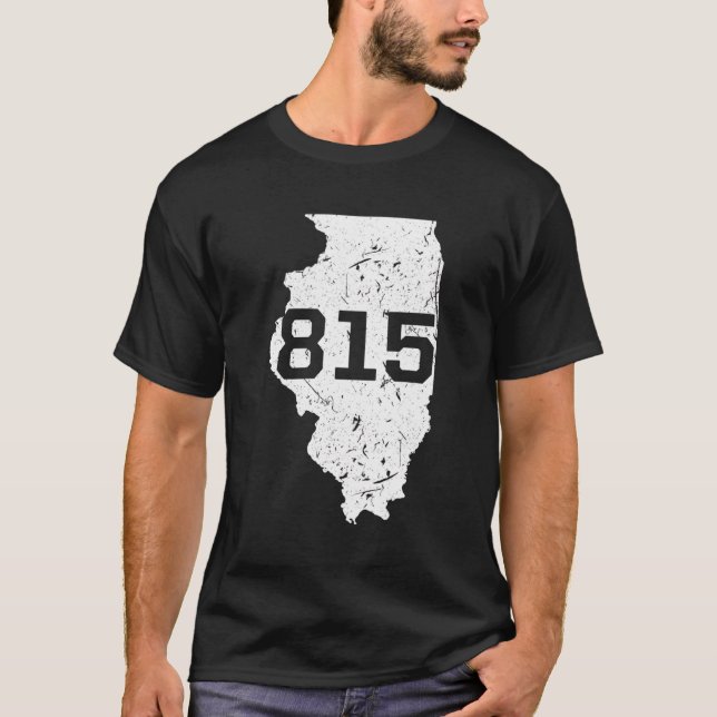 Camiseta Código 815 Souvenir Gi da Zona Joliet de Illinois  (Frente)