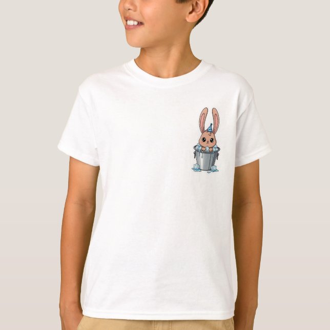 Camiseta Coelhinho de Festa no Balde de Gelo Esfriando Cria (Frente)