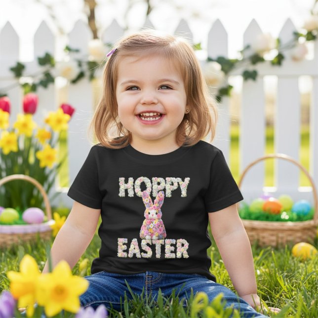 Camiseta Coelhinho de Flor Doce Festa de Páscoa (Sweet Flower Bunny Rabbit Easter Holiday Baby T-Shirt by Ricaso. A cute Hoppy Easter design)