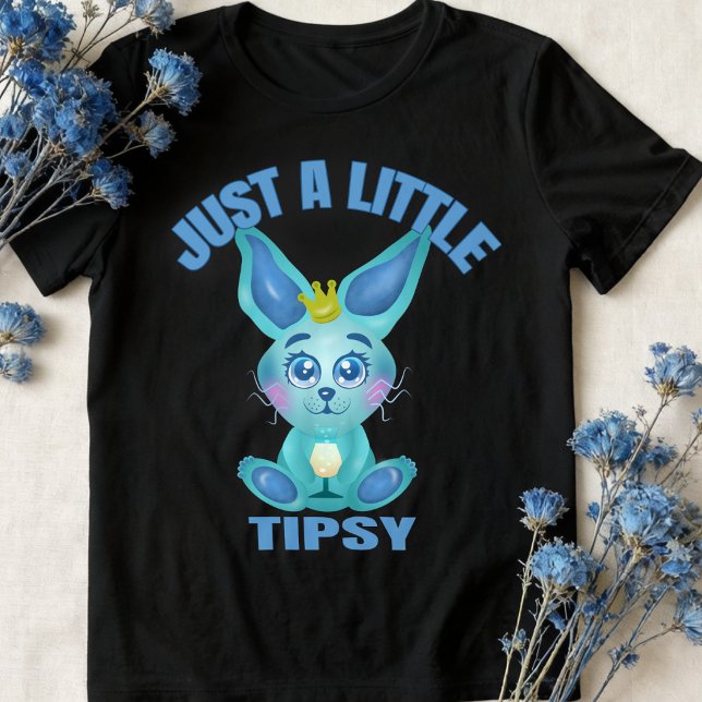 Camiseta Coelhinho Engraçado Só um Pouco Bêbado  (If you enjoy humor, this is the tee you’re looking for. Cute, cheeky, and just a little tipsy.)