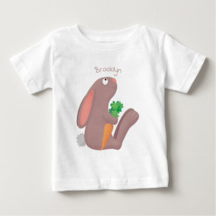 Camiseta Coelho bonito sentado com desenho de cenoura