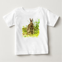 Coelho Castanho em Camisa-Bebê de Grama Verde