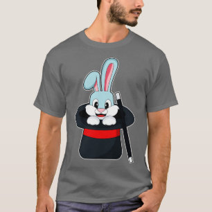 Camiseta Coelho com magia com chapéu de varinha