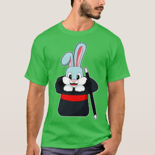 Camiseta Coelho com magia com chapéu de varinha
