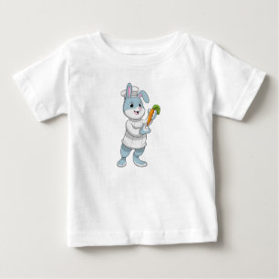 Camiseta Coelho como cozinheiro com Cenoura