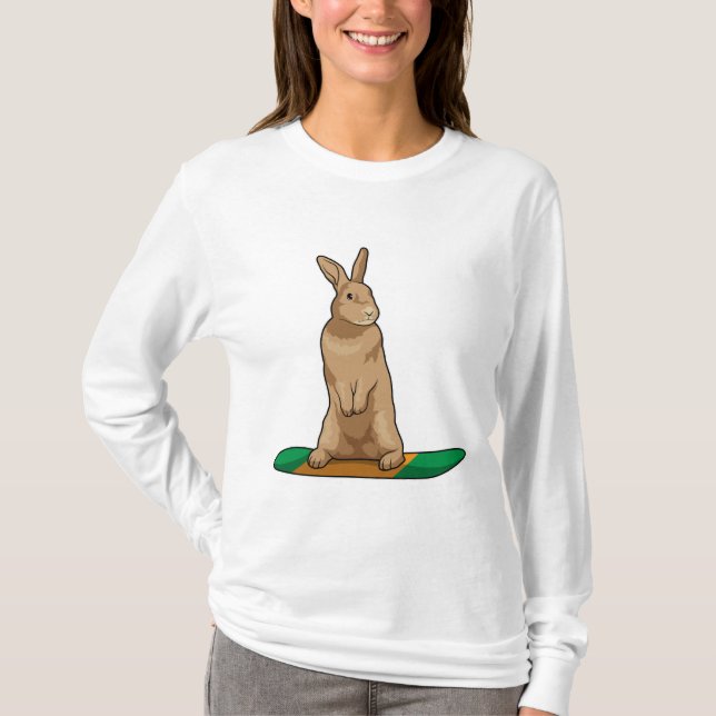 Camiseta Coelho como Snowboarder com Snowboard (Frente)