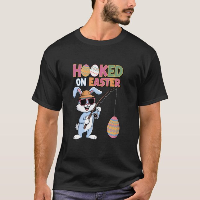 Camiseta Coelho de Páscoa Pescando Ovos Diversão Feriado Fá (Frente)