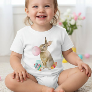 Camiseta Coelho de Páscoa soprando ovos de chiclete