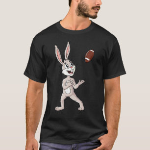 Camiseta Coelho do Dia de Páscoa Pegando uma Bola de Futebo