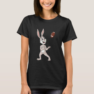 Camiseta Coelho do Dia de Páscoa Pegando uma Bola de Futebo