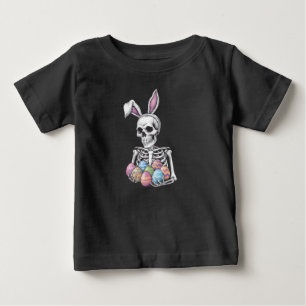 Camiseta Coelho Esqueleto Segurando Ovos de Páscoa Coelho D