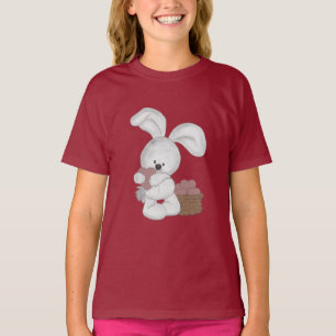 Camiseta coelho fofo e fofinho com um valentim e uma cesta 
