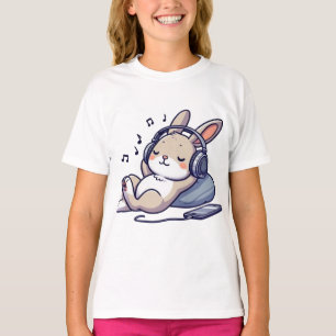 Camiseta Coelho Fofo Ouvindo Música com Fones de Ouvido