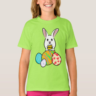 Camiseta Coelho páscoa segurando uma faixa nos ovos de Pásc