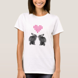 Camiseta Coelhos bonitos com coração cor-de-rosa do pixel