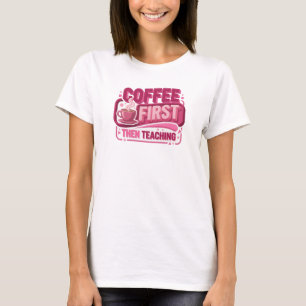 Camiseta COFEE MODERNO PRIMEIRO ENTÃO ENSINO Impressão Cria