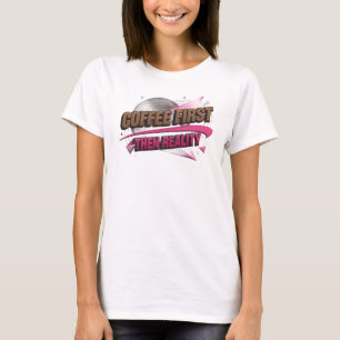 Camiseta COFEE PRIMEIRO ENTÃO REALIDADE Design Visual