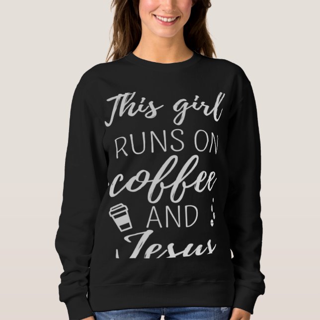 Camiseta Coffee Addict This Girl Runs On Coffee And Jesus (Frente)