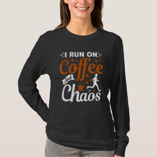Camiseta coffee drinker saying I live on coffee and chaos 2