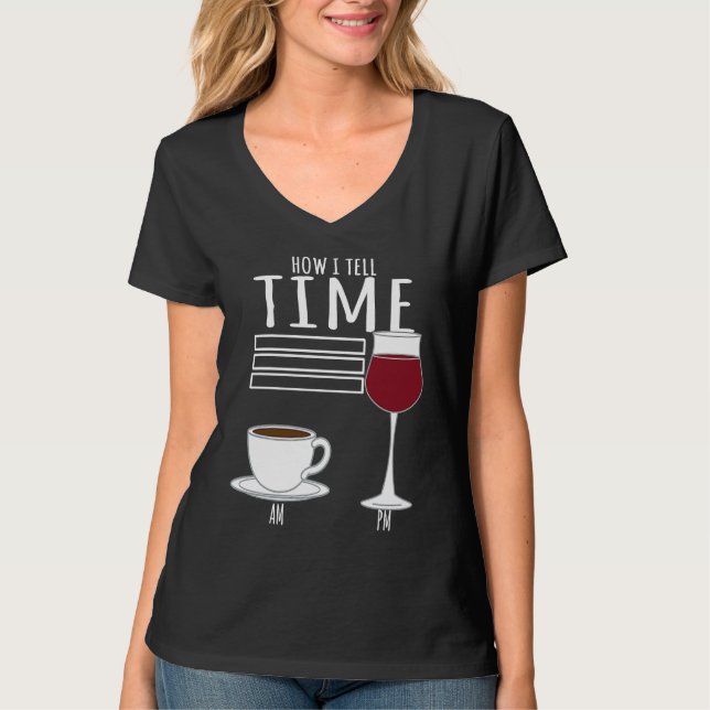 Camiseta Coffee  How I Tell Time Wine Drinker (Frente)