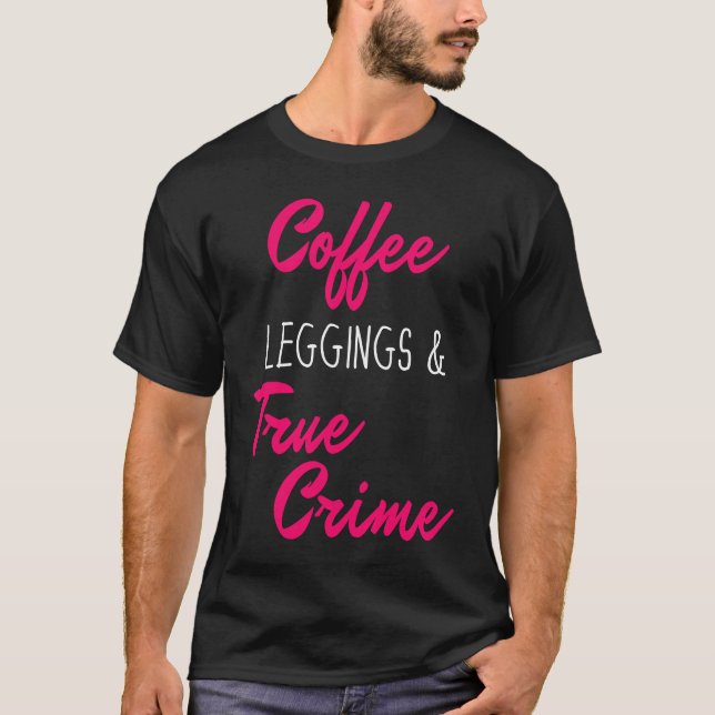 Camiseta Coffee Leggings & True Crime   Loves True Crime (Frente)