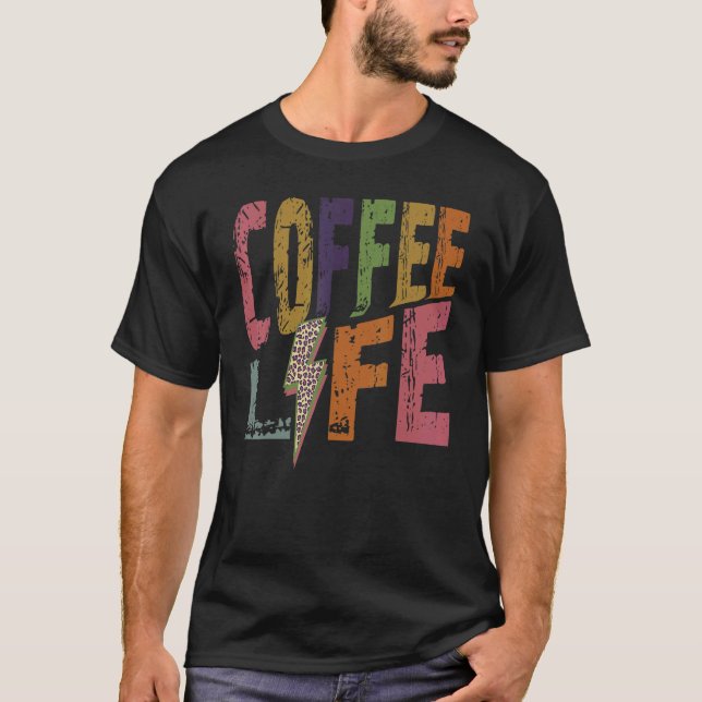 Camiseta Coffee Life Retro Coffee Caffeine Bebendo (Frente)