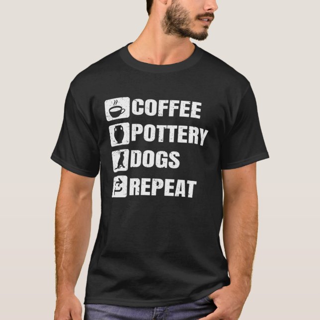 Camiseta Coffee Pottery Dogs Repeat Ceramic Pottery Ceramic (Frente)