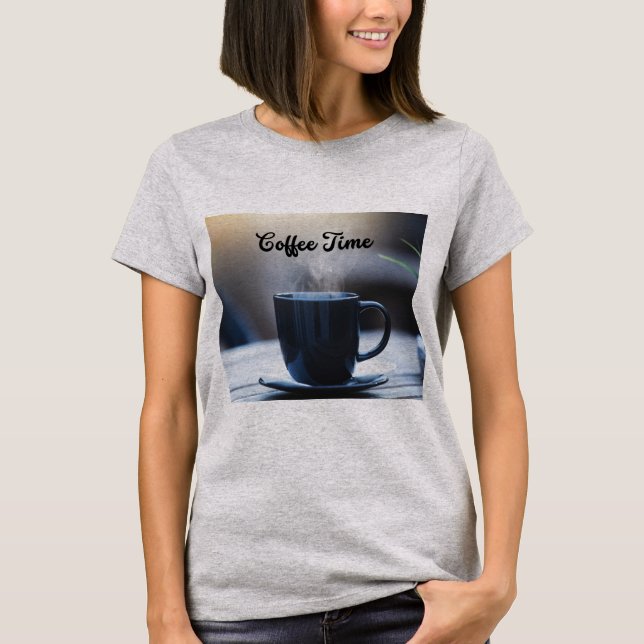 Camiseta Coffee Time – Xícara de Café da Manhã Coz (Frente)
