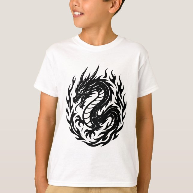 Camiseta Coiled Fire Dragon Tattoo Style (Frente)