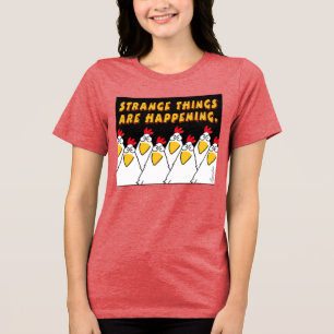 Camiseta COISAS ESTRANHAS ESTÃO ACONTECENDO Sandra Boynton