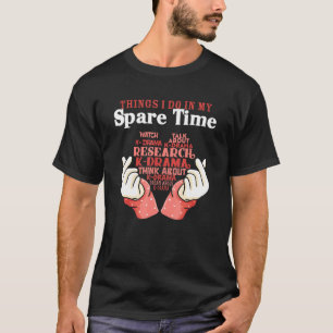 Camiseta Coisas Que Eu Faço Em Meu Tempo Livre Assistindo E
