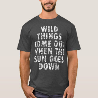 Camiseta Coisas selvagens à noite Texto Spooky 1