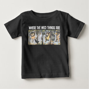 Camiseta Coisas Selvagens e Max balançando nas árvores
