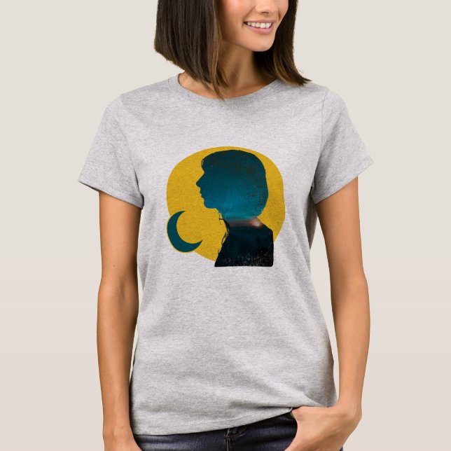 Camiseta Colagem Azul Suave Crepuscular com Figura Feminina (Frente)