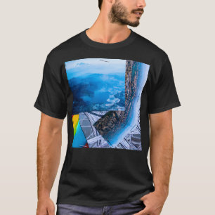 Camiseta Colagem Cidade Montanha Longo