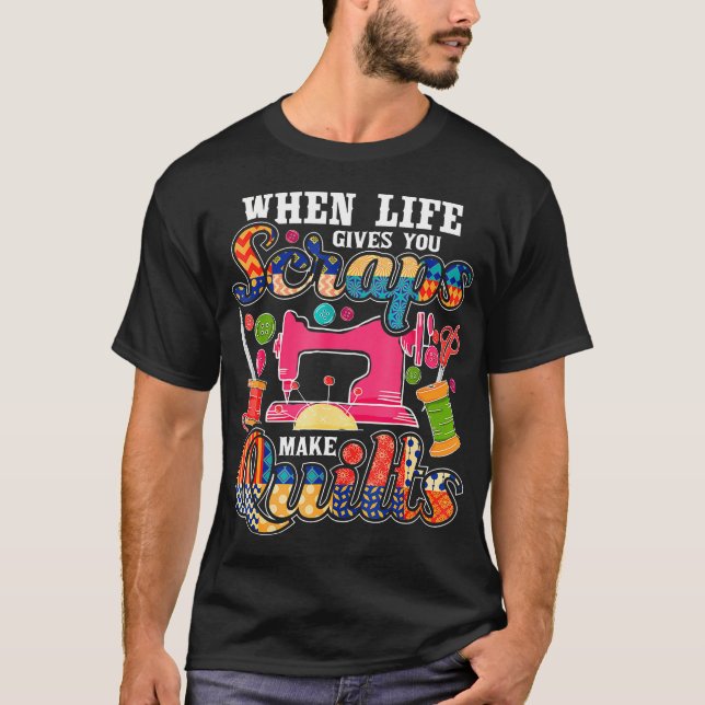 Camiseta Colcha Quando a Vida te Dá Pedaços Faça Colchas C (Frente)