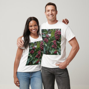 Camiseta **"Colheita em Sangue: Feijão de Café na Árvore"**