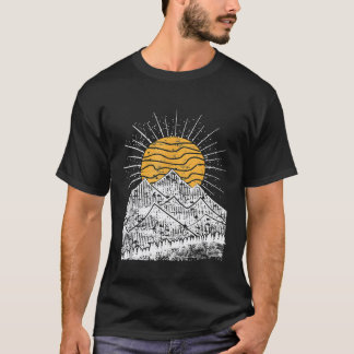 Camiseta Colina de caminhada na montanha pôr do sol aventur