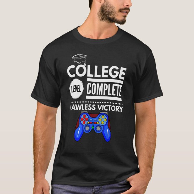Camiseta College Level Complete Flawless Victory Funny Grad (Frente)