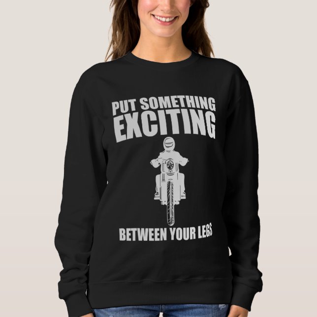 Camiseta Coloque Algo Excitante Entre As Pernas (Frente)